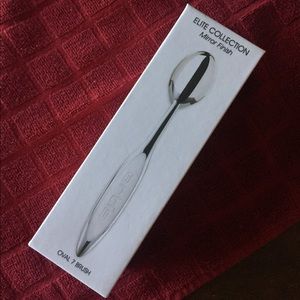 ELITE COLLECTION, Mirror Finish. OVAL 7 BRUSH